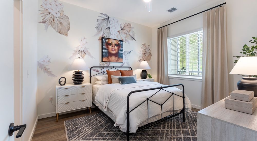 bedroom f01b03fea9e28ffadfd651fe6a559caf