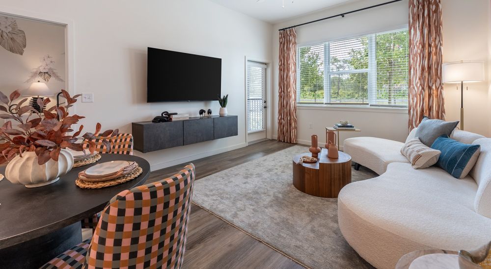 dining room b44cf99e4bb1fef06babaa84b0319331