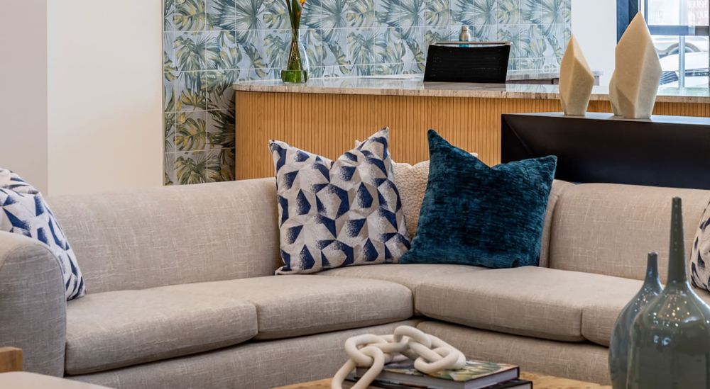 gallery lobby6d679c75e8185744150109f136d5e8e8